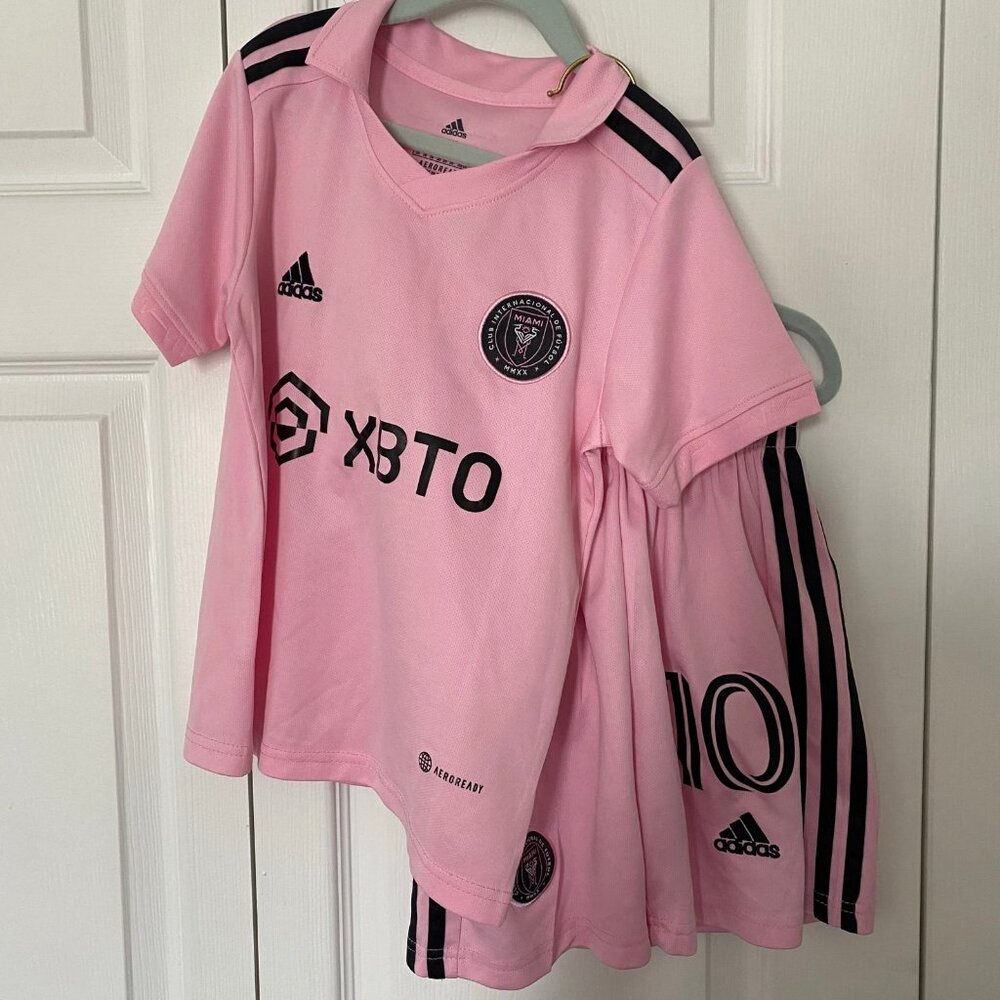Adidas Messi boys soccer jersey set XS 3/4